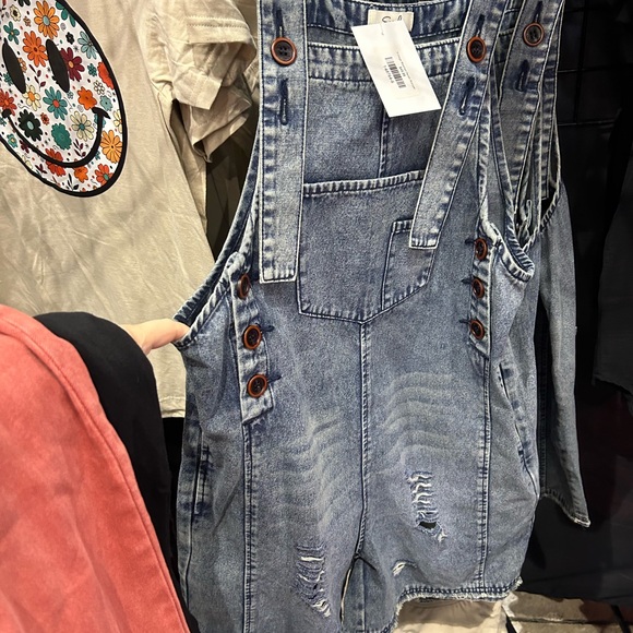 Brand new. Friend bought them at a convention for me and they didn’t fit. - Picture 2 of 2